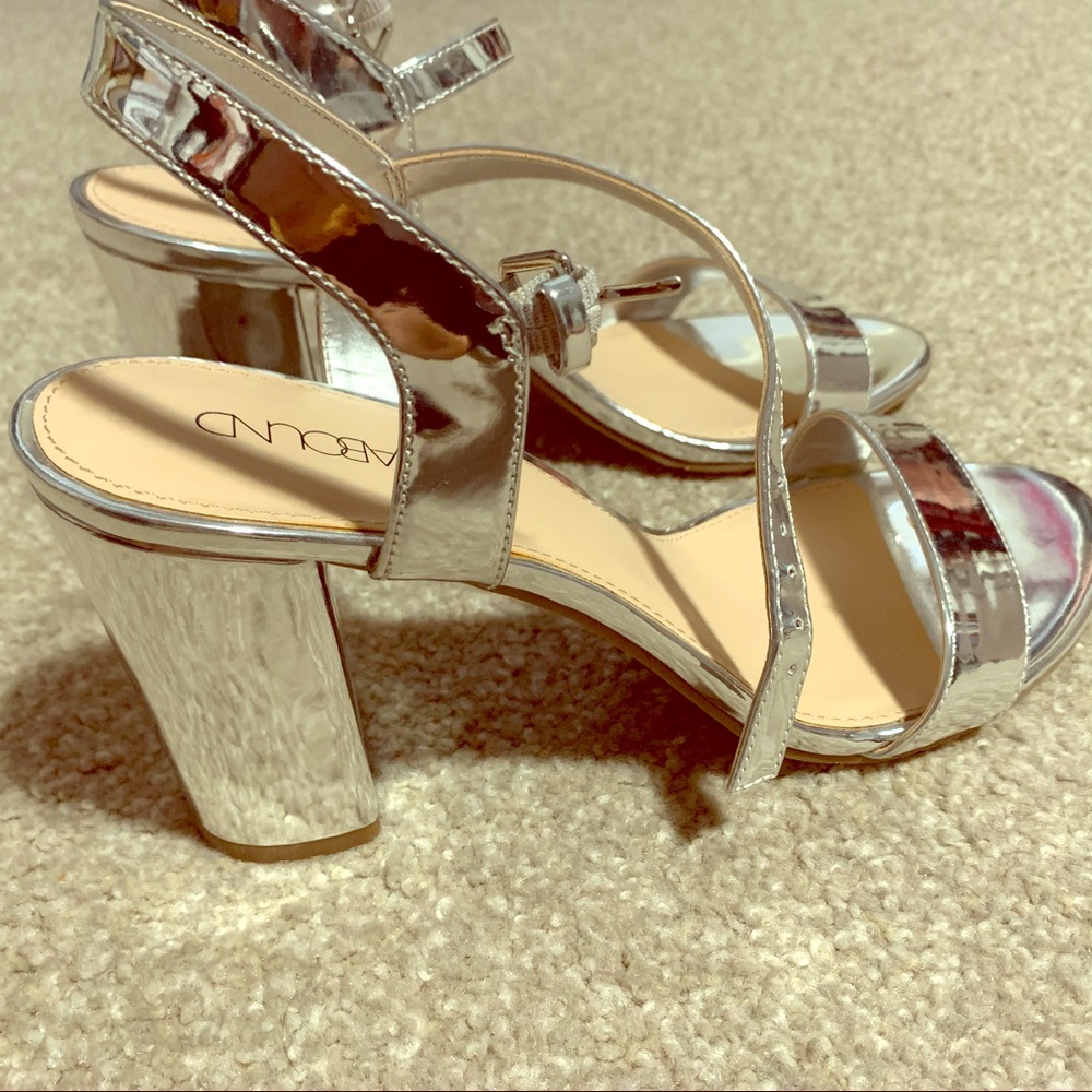 Size 9 Silver Metallic Heels